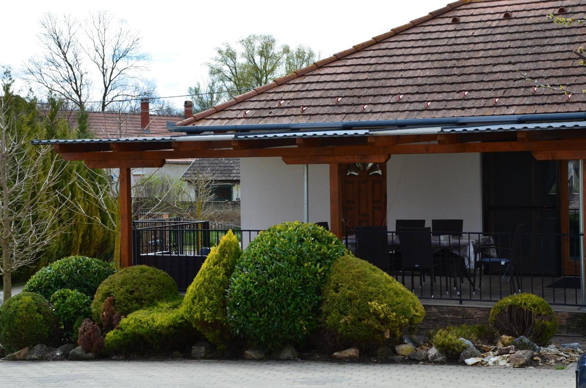 Kerekerdo Vendeghaz Hotel Kisszekely Exterior foto
